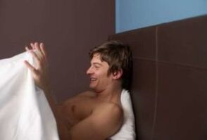 E Mann huet säi Penis mat Massage vergréissert